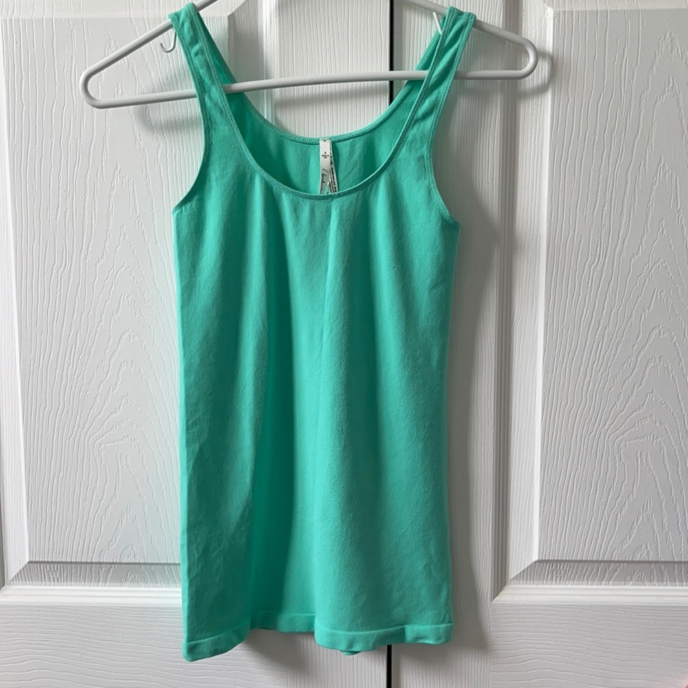 Aritzia t.babaton tank top